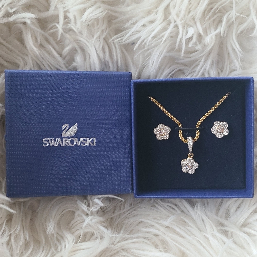Rare Swarovski Gold Toned Flower Necklace Pendant/Earring Set- Excellent Condito